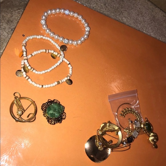 JEWELRY (BRACELETS, EARRINGS, PINS) - Picture 5 of 7